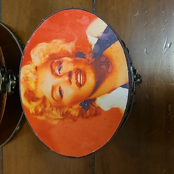 Marilyn Monroe Decor - Picture 4 of 7